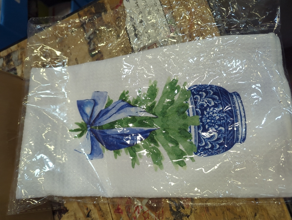 Chinoiserie Christmas Tree Hand Towels, Blue and White Porcelain - 16x24 Inch, Bathroom and Kitchen Decor