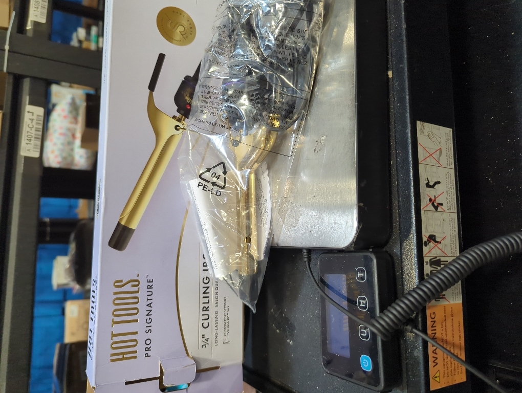 HOT TOOLS 24K Gold Professional 3/4 Extended Barrel Curling Iron with Clamp for Defined Curls - 24K Gold Technology for Long-Lasting Results & Longer Barrel for Easy Styling