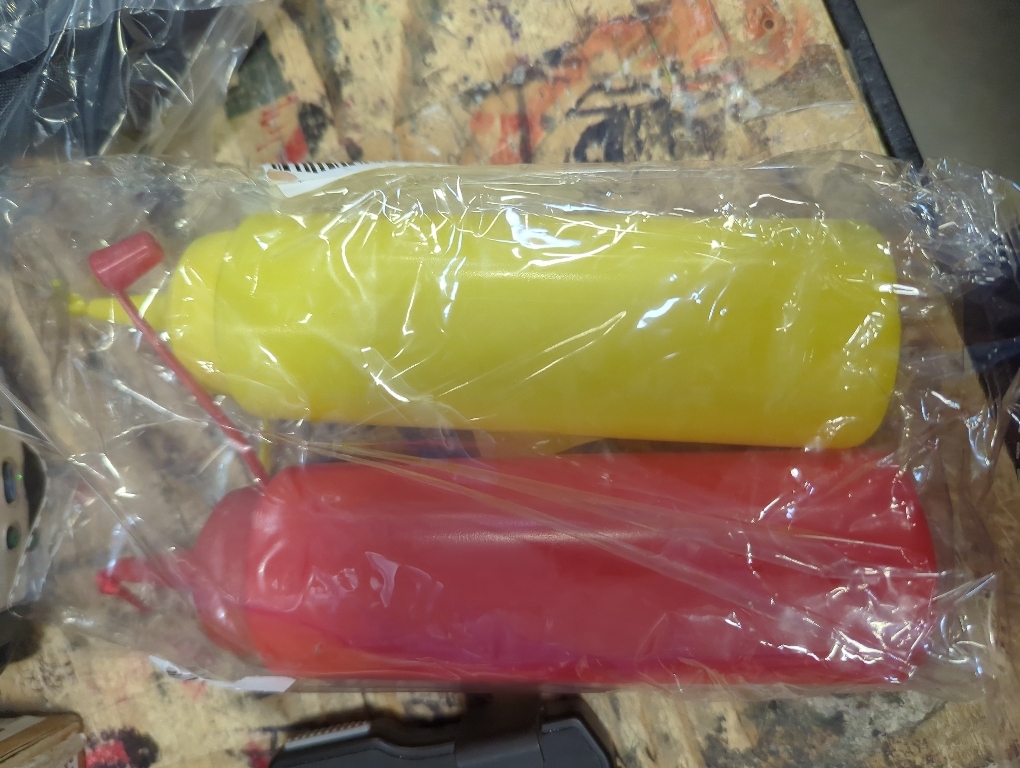 NUOBESTY 2pcs Fake Ketchup Bottle Prank Toy Prank Stuff Realistic Squeeze Ketchup Bottles for Halloween, Party Trick Prop