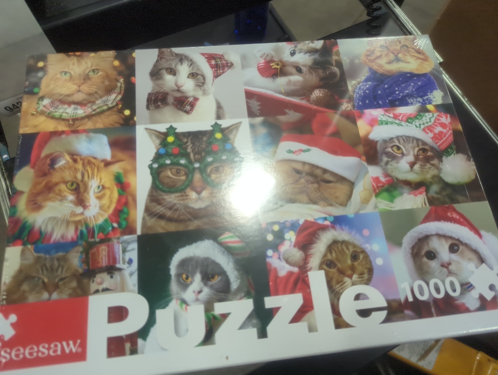 Seesaw 1000pc Christmas Cat Puzzle