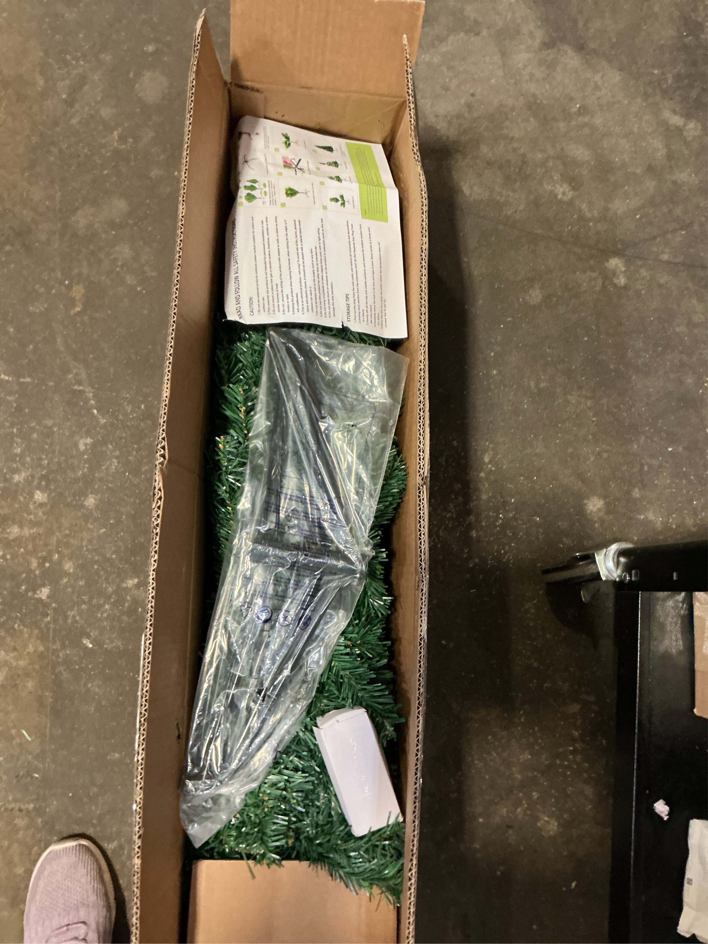 Lulu Home 6FT Christmas Tree, Artificial Christmas Tree with RC 300 LEDs Warm White & Multicolored String Lights(NOT Pre-Strung) for Indoor Outdoor Winter Decoration, 11 Lighting Modes with Timer