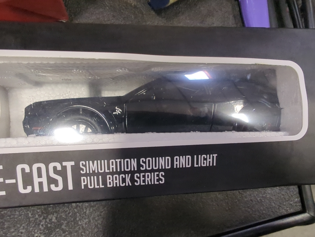 BDTCTK 1/24 Dodge Challenger Hellcat Model Car, Zinc Alloy Pull Back Toy car with Sound and Light for Kids Boy Girl Gift Black