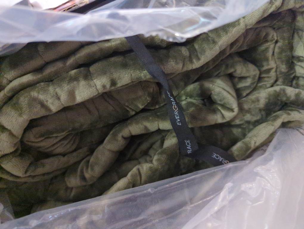 EVERGRACE Velvet Quilt Set Queen Size, Luxurious Soft Striped Channel Bedding Set, Lightweight Velvet Comforter for All Season, Quilted Bedspread Coverlet with 2 Matching Shams, Olive Green