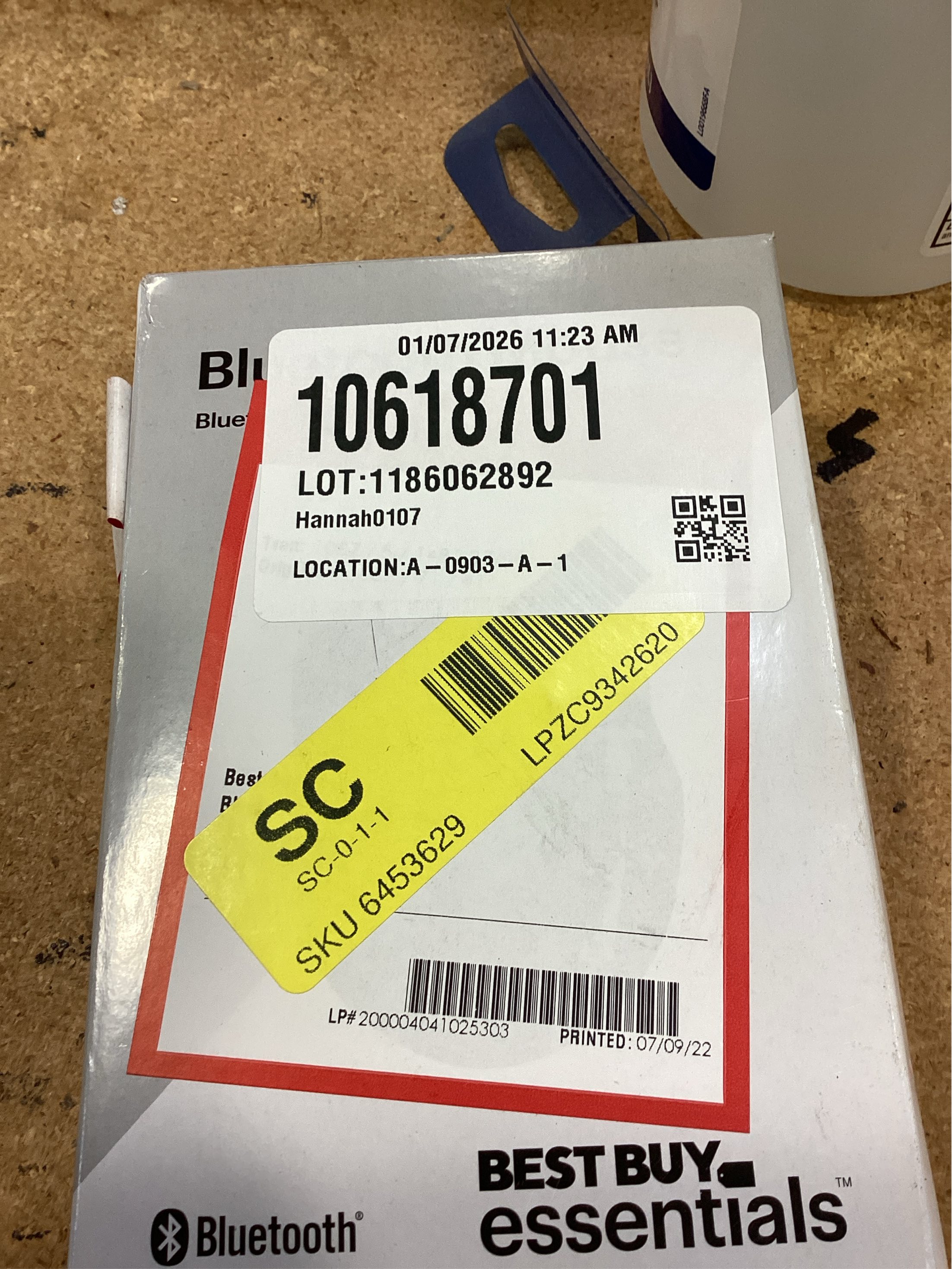 Best Buy Essentials™ - Lightweight Bluetooth Optical Standard Ambidextrous Mouse with 6-Button - Black