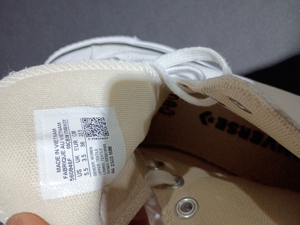 Converse Women's Chuck Taylor All Star Lift Sneakers (See the picture for the size )
