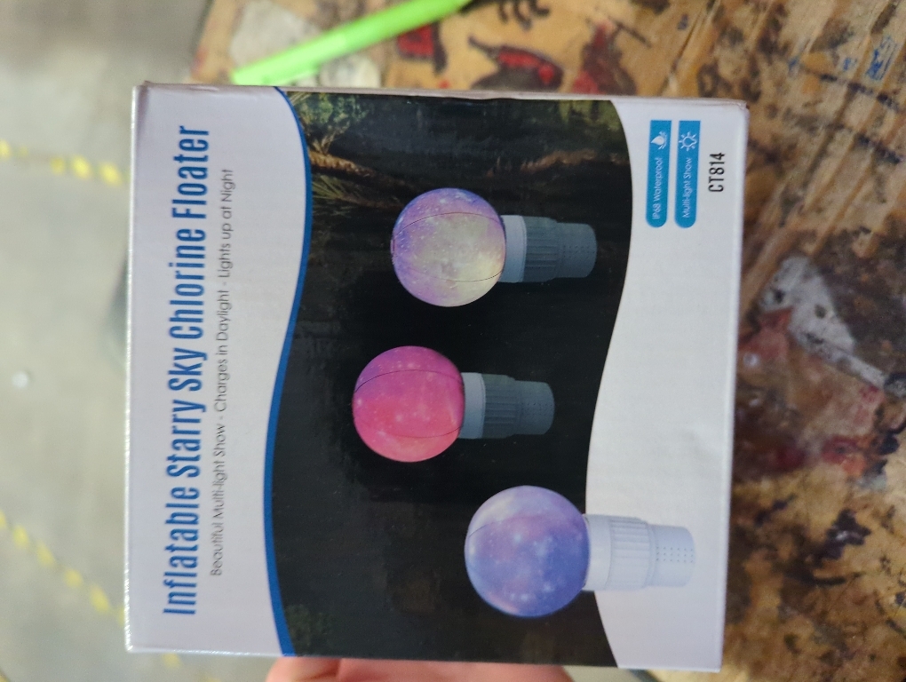 Pool Chlorine Floater with Colorful Solar Ball Lights, Floating Pool Chlorine Dispenser for 4x3” Chlorines Tablets, Easy Opening Chlorines Tablet Holder Floater, Anti-Sinking Spa Chemical Dispenser