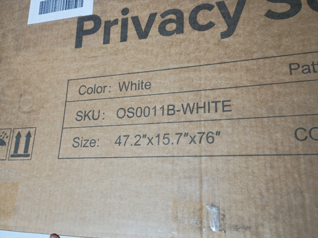 6 ft. H x 4 ft. W Metal Privacy Screen - Finish: White ( little dent see the picture )