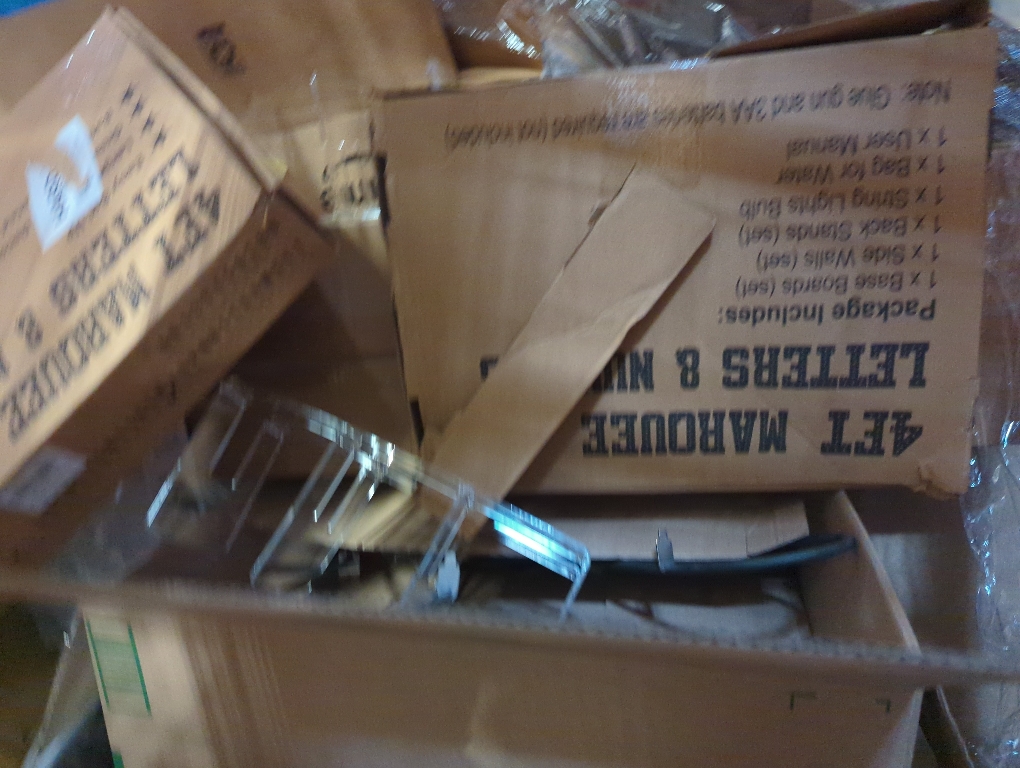 20311101 AMZ-Medium and Small Salvage Pallet