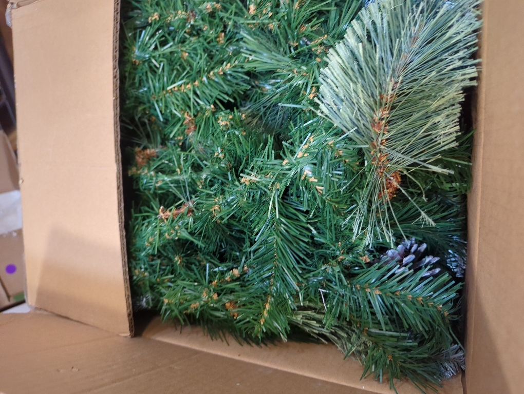 National Tree Company 9 ft Pre-Lit Carolina Pine Artificial Christmas Garland, Christmas Decoration with Pinecones, 100 Warm White LED Lights, 240 Tips, Timer, Green