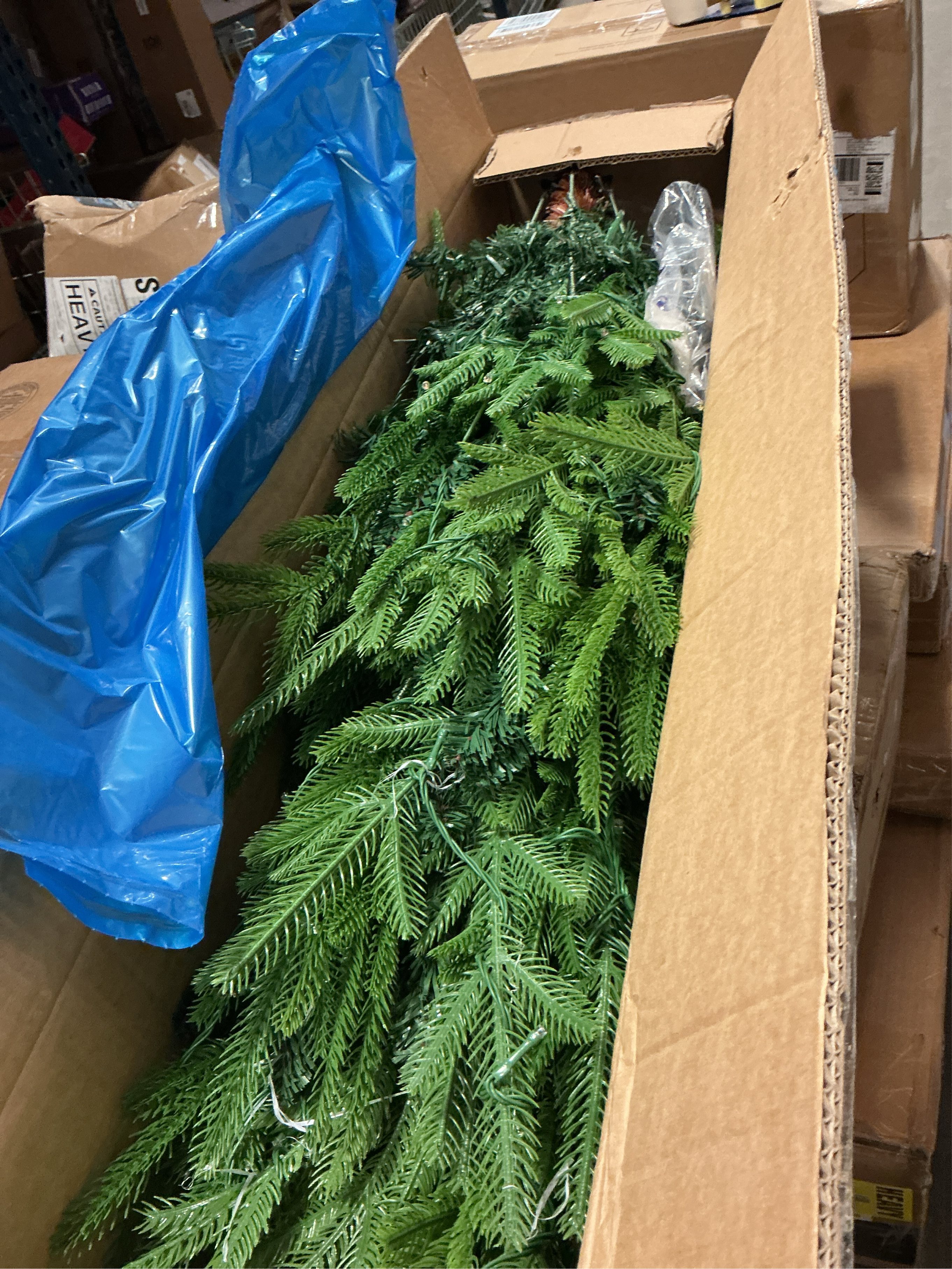 6 FT Pre-Lit Artificial Christmas Tree with 250 Dual-Color LEDs & Timer, 530 Realistic Branch Tips, Metal Stand for Holiday Home Christmas Decorations