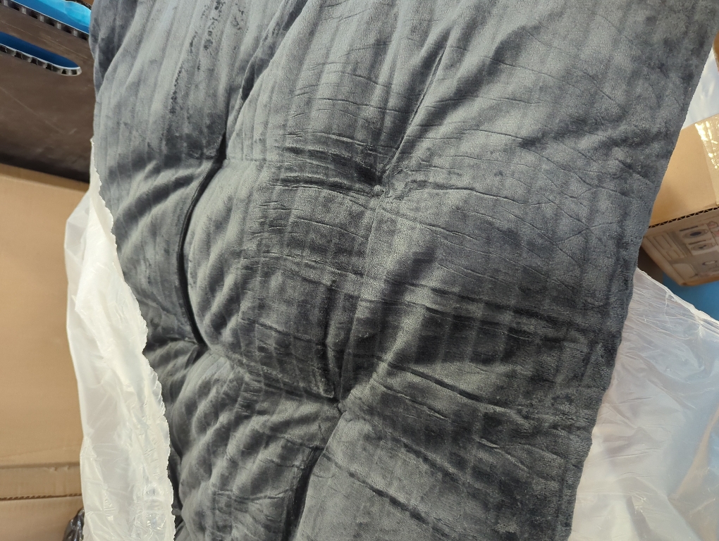 Dog Crate Bed Washable Dog Beds for Large Dogs Deluxe Thick Flannel Fluffy Comfy Kennel Pad Anti-Slip & Anti-Scratch Pet Sleeping Mat, 35 x 23 Inch, Gray