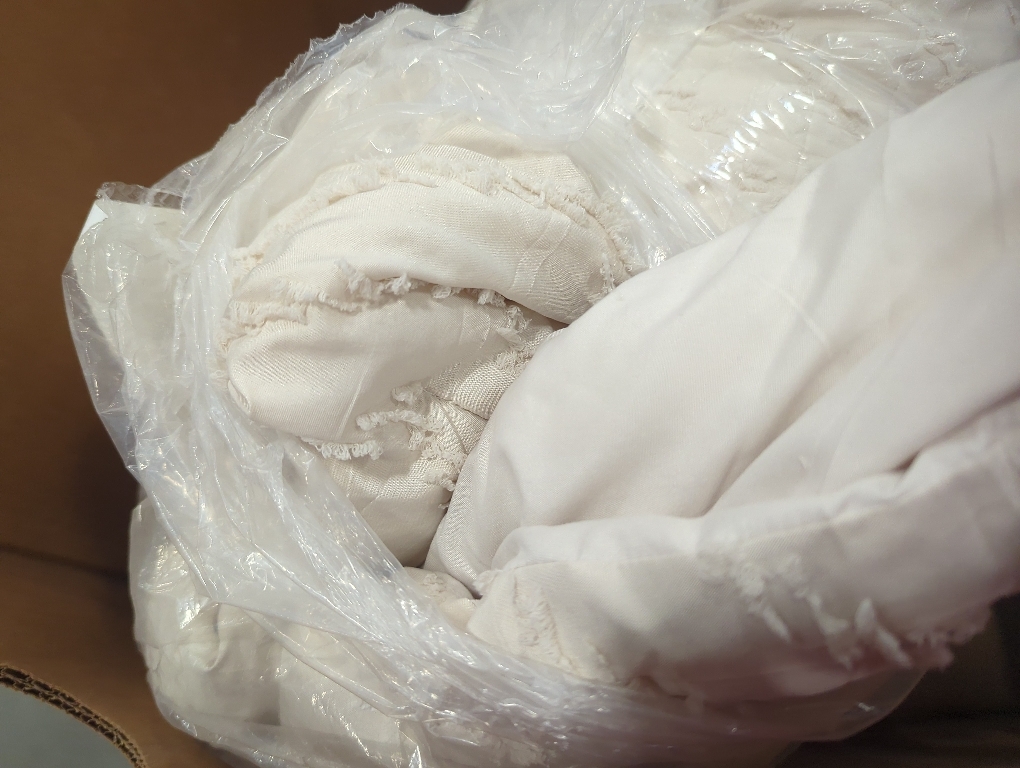 Size Large Color beige Comforter