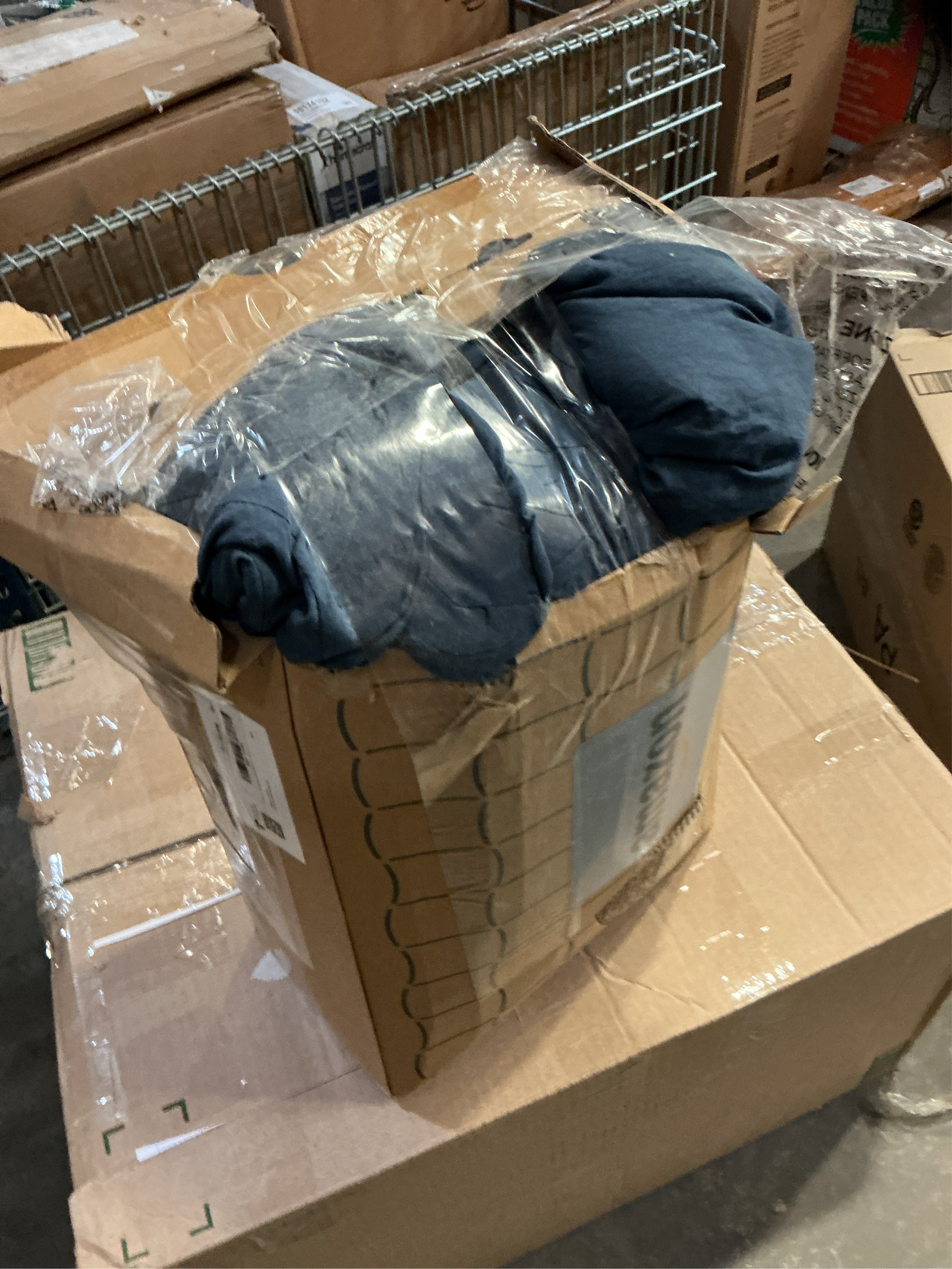 Bedsure King Size Comforter Set, Navy Soft Prewashed Bedding for All Seasons, 3 Pieces GentleSoft™ Warm Down Alternative Bed Set, 1 Lightweight Comforter (104x90) and 2 Pillowcases (20x36)