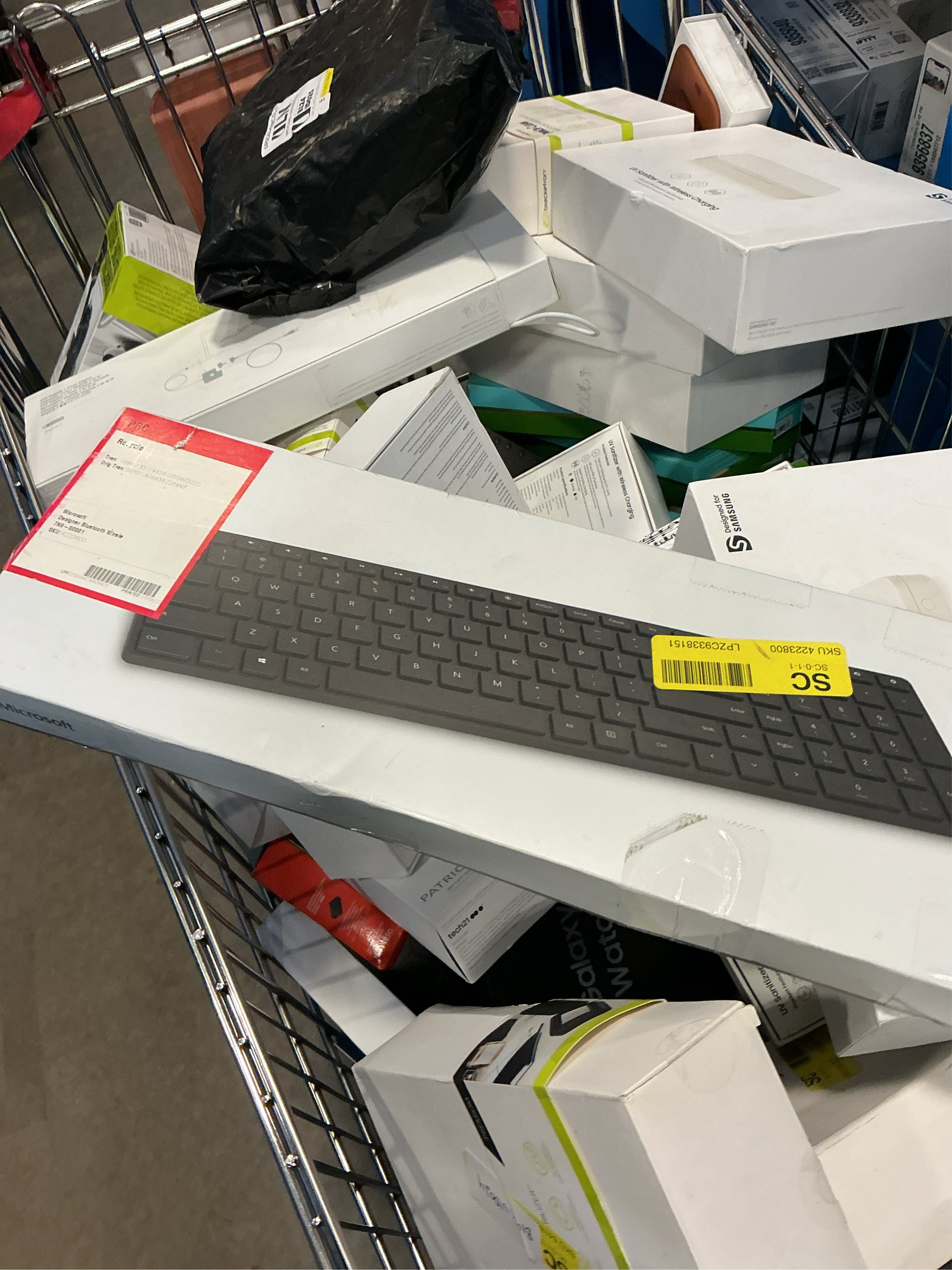 Microsoft Designer Bluetooth Desktop - Wireless bluetooth connectivity - QWERTY keyboard with built-in number pad - Ambidextrous designed mouse