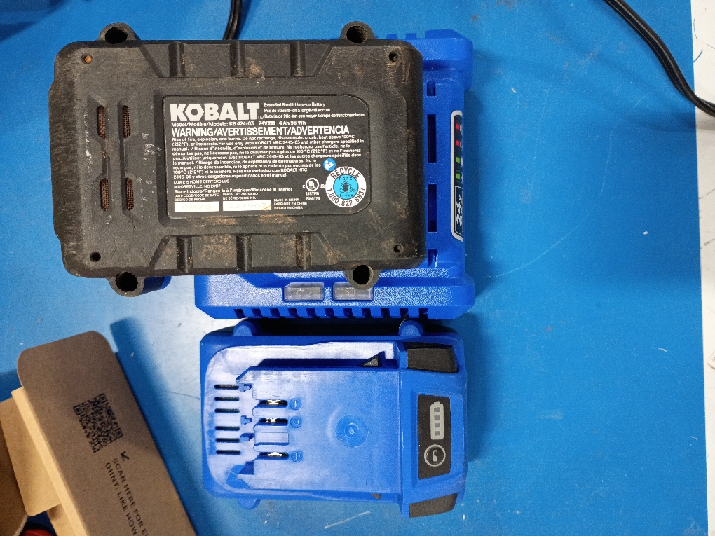 Kobalt 24-V 2-Pack Lithium-ion 4 Ah Battery and Charger