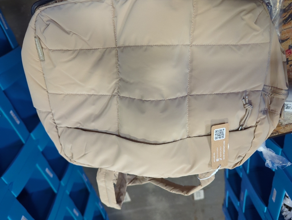 BAGSMART Small Gym Bag for Women, 23L Carry on Travel Duffle, Water-resistant Dance Bag with Shoe Compartment, Desert