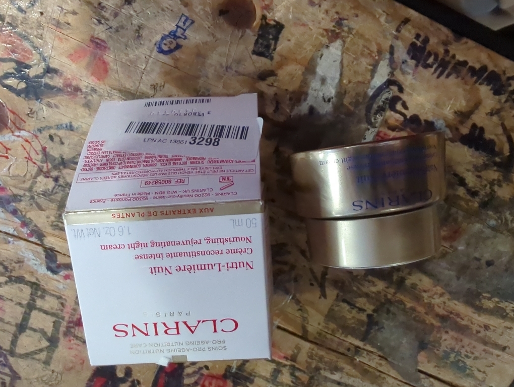 Clarins Nutri-Lumière Day Cream | Anti-Aging Moisturizer | Restores Radiance and Vitality To Mature Skin | Minimizes Appearance Of Deep Wrinkles and Age Spots | Nourishes and Softens | 1.6 Ounces