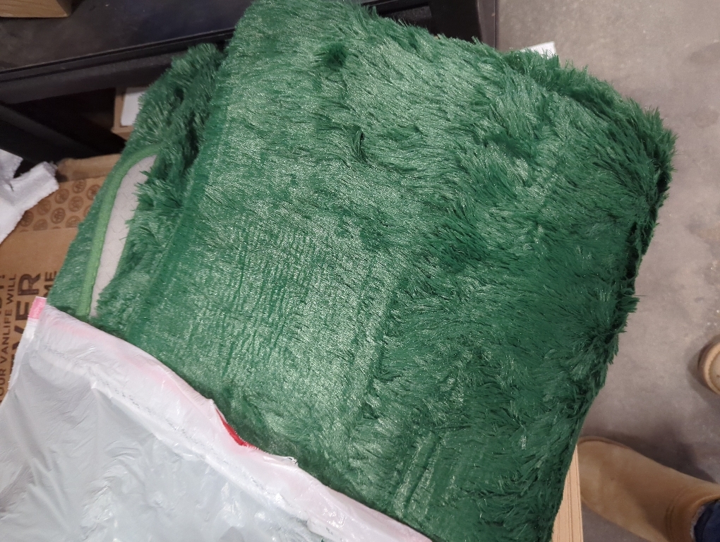 OLANLY Area Rugs for Living Room Bedroom, Machine Washable 4x5.9 ft Soft Fluffy Shaggy Bedside Rug, Indoor Floor Carpet for Kids Girls and Boys, Dorms, Nursery Rooms, Home Decor Aesthetic, Dark Green