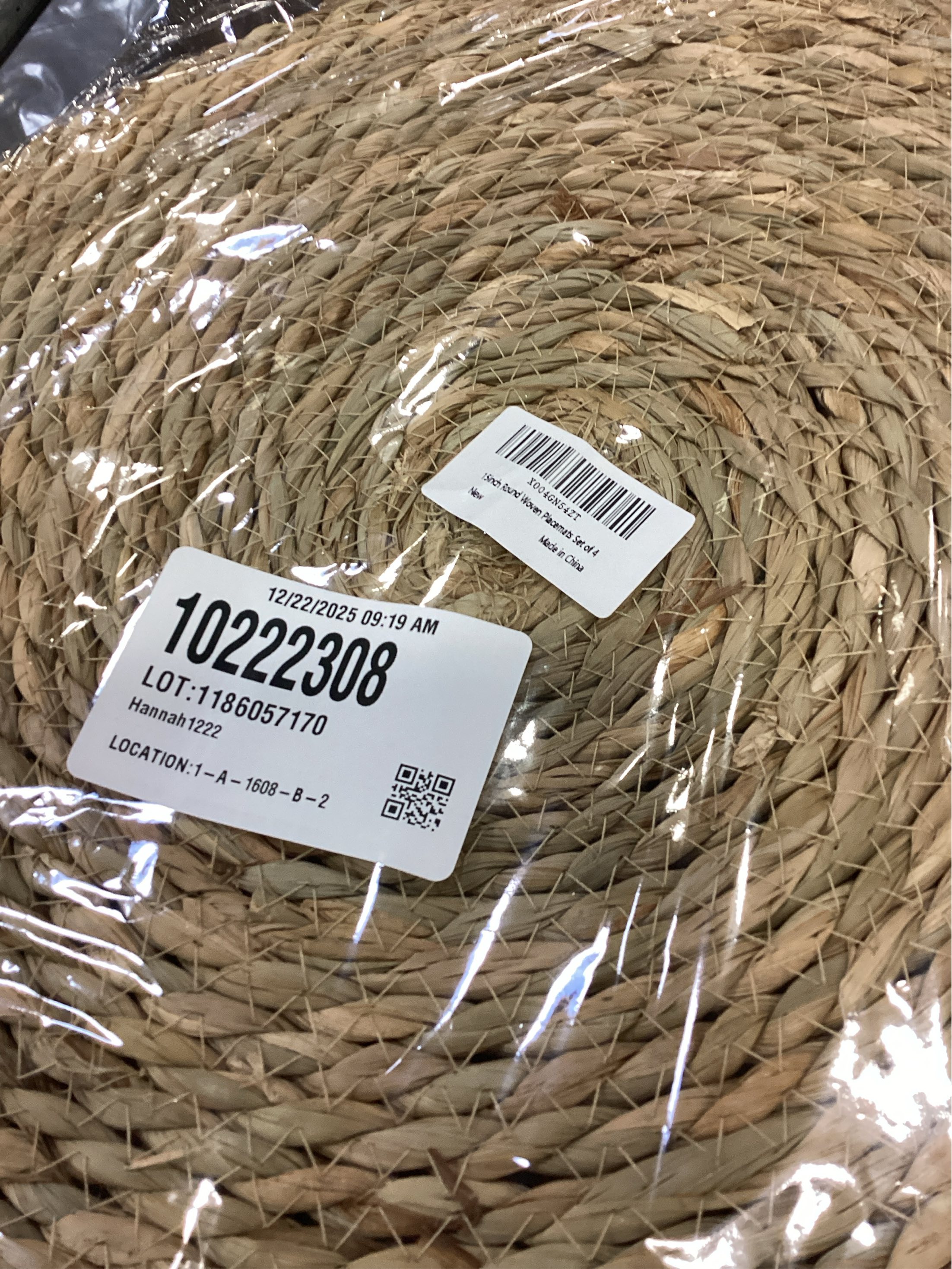 15 inch Round Woven Placemats Set of 4, Boho Rattan Natural Hand-Woven Water Hyacinth Placemats, Chargers for Dinner Plates, Farmhouse Weave Place Mats, Rustic Wicker Table Mats Decor for Home,Wedding