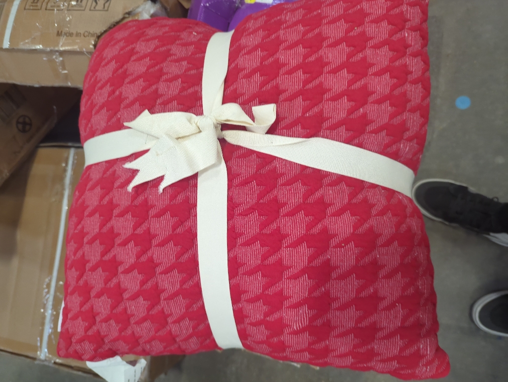 Aphorism Decorative Pillows Red Set Of 2 20 x 20