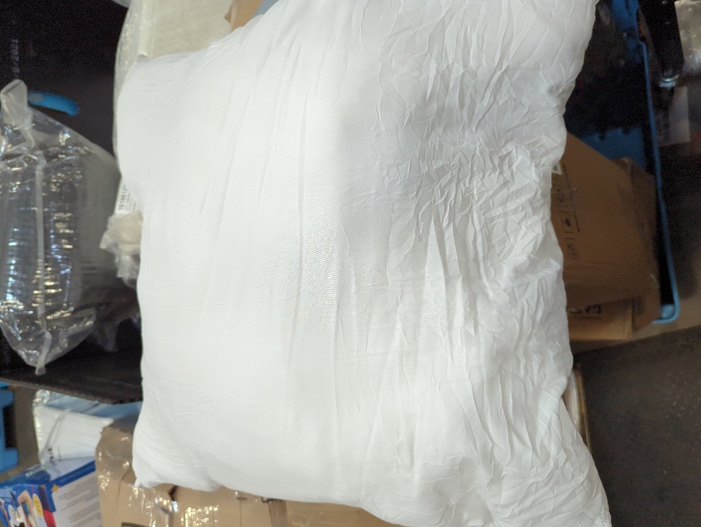 EDOW Throw Pillow Insert, Lightweight Soft Polyester Down Alternative Decorative Pillow, Sham Stuffer, Machine Washable. (White, 18x18)