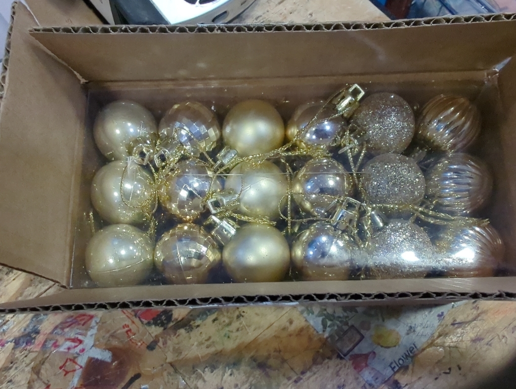 36pcs 4cm Gold Shatterproof Decorative Christmas Balls Hanging Ornaments for Tree Holiday Party Decor Set