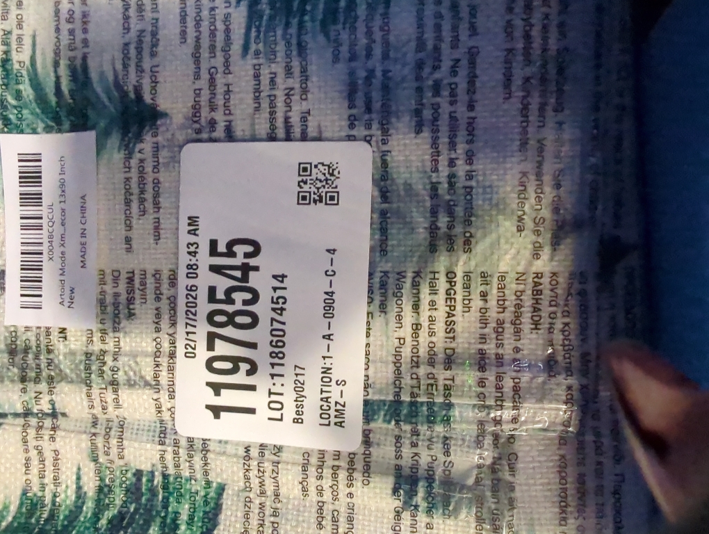 Artoid Mode Xmas Trees Snowflake Christmas Table Runner, Seasonal Winter Green Kitchen Dining Table Decoration for Home Party Decor 13x90 Inch