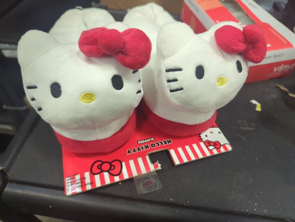 Size  M-L Color White and Red Hello Kitty 3D Plush Face Women's Slippers
