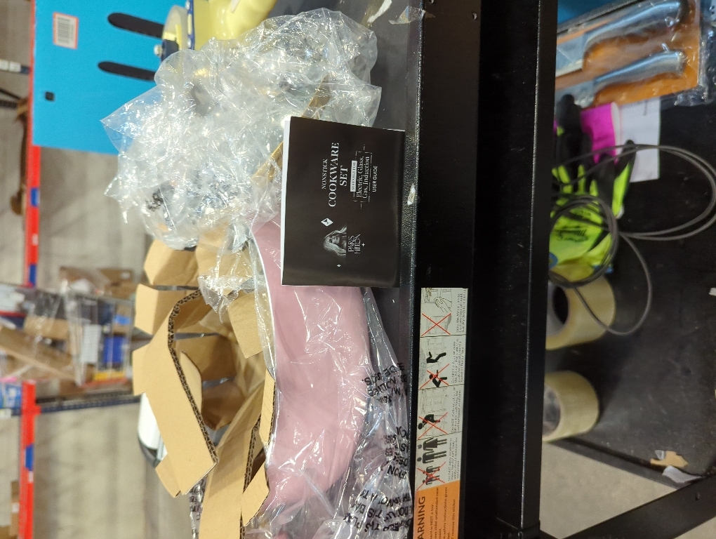 Paris Hilton Epic Nonstick Pots and Pans Set, Multi-layer Nonstick Coating, Tempered Glass Lids, Soft Touch, Stay Cool Handles, Made without PFOA, Dishwasher Safe Cookware Set, Pink