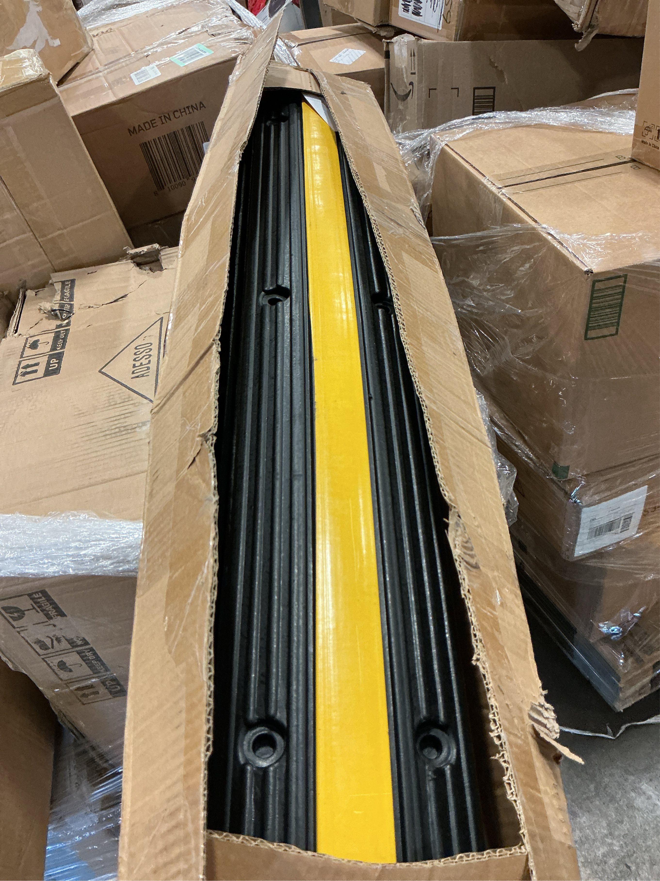 CXRCY Cable Protector Ramp 4 Pack of 1-Channel Rubber Hose Ramp, 22046Lbs Capacity Heavy Duty Speed Bumps Hose Cord Protector Ramps for Driveway&Outdoor/Wire/Hose/Pipe Hider