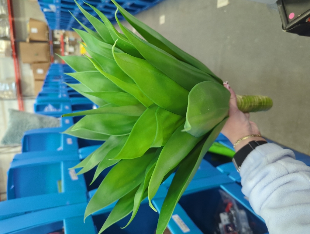 Velener Artificial Agave Plant,18 Inch, Faux Aesthetic Plants for Home Decor, Realistic UV Resistant Fake Agave Plants Without Pot, Set of 1