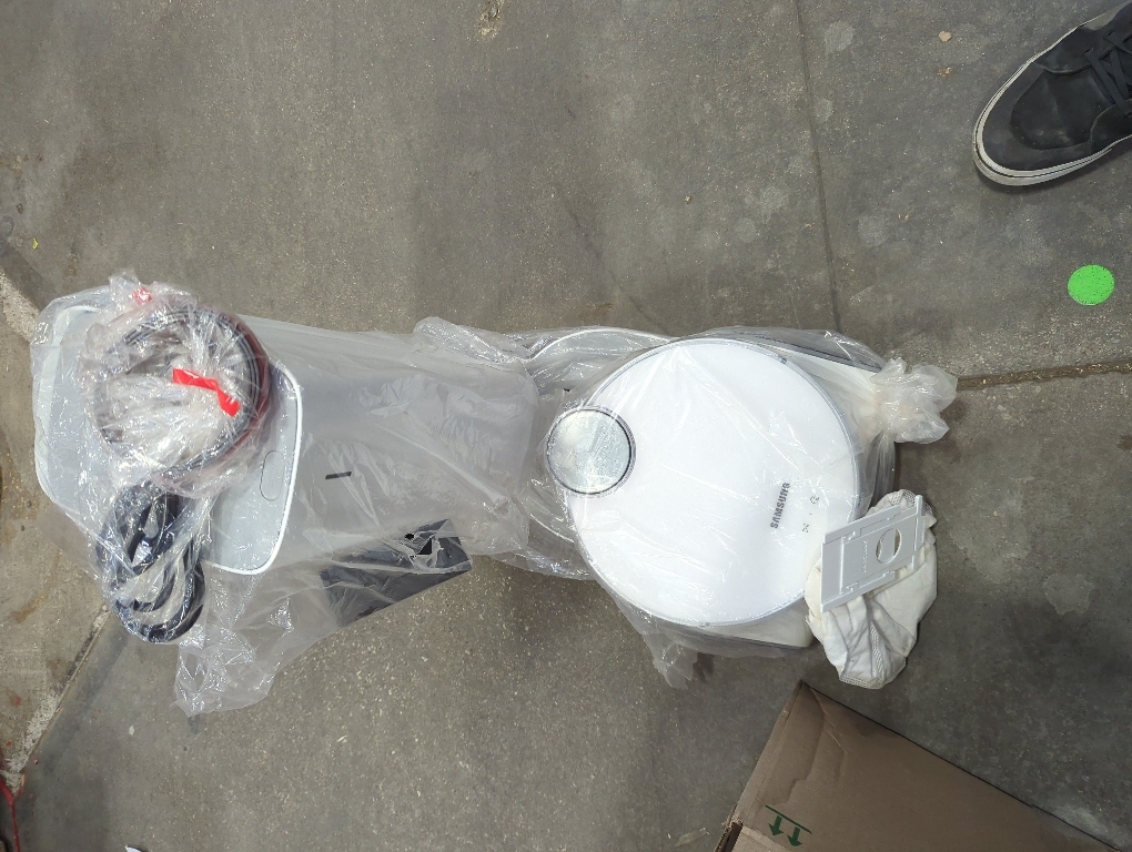 SAMSUNG Jet Bot AI  Robot Vacuum Cleaner w/ Object Recognition, Intelligent Cleaning, Clean Station, 5-Layer Filter, Touchless Dust Removal for Hardwood Floors, Carpets, VR50T95735W, White