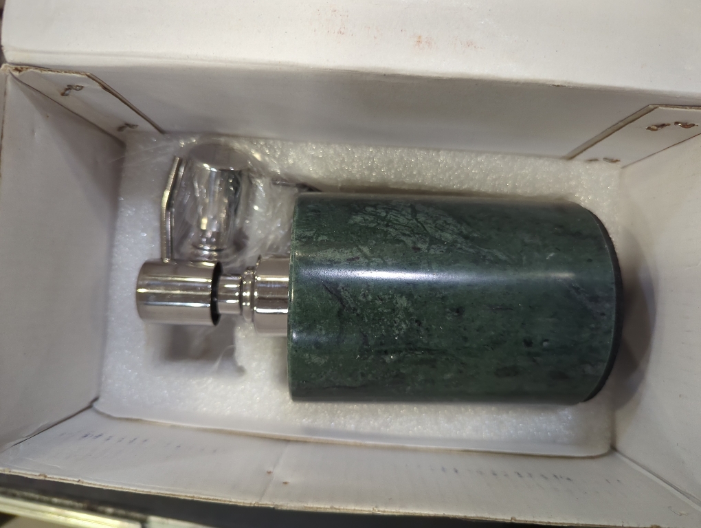Soap Dispenser Lotion Dispenser - Made of Natural Stone in Green Color - Luxury Bathroom Accessories Bath Set (Green)