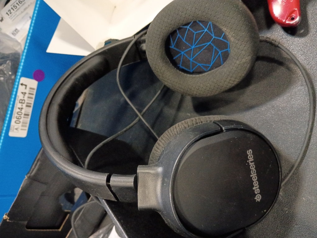 SteelSeries Arctis 1 Wireless Gaming Headset for Playstation – USB-C Wireless – Detachable ClearCast Microphone – for PS5, PS4, PC, Nintendo Switch, Android – Black