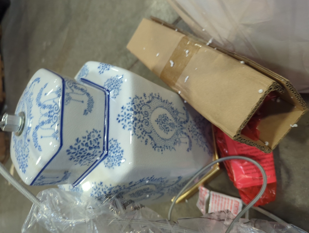 SAFAVIEH Lighting Collection Bodin Blue/ White 23-inch Bedroom Living Room Home Office Desk Nightstand Table Lamp (LED Bulbs Included)