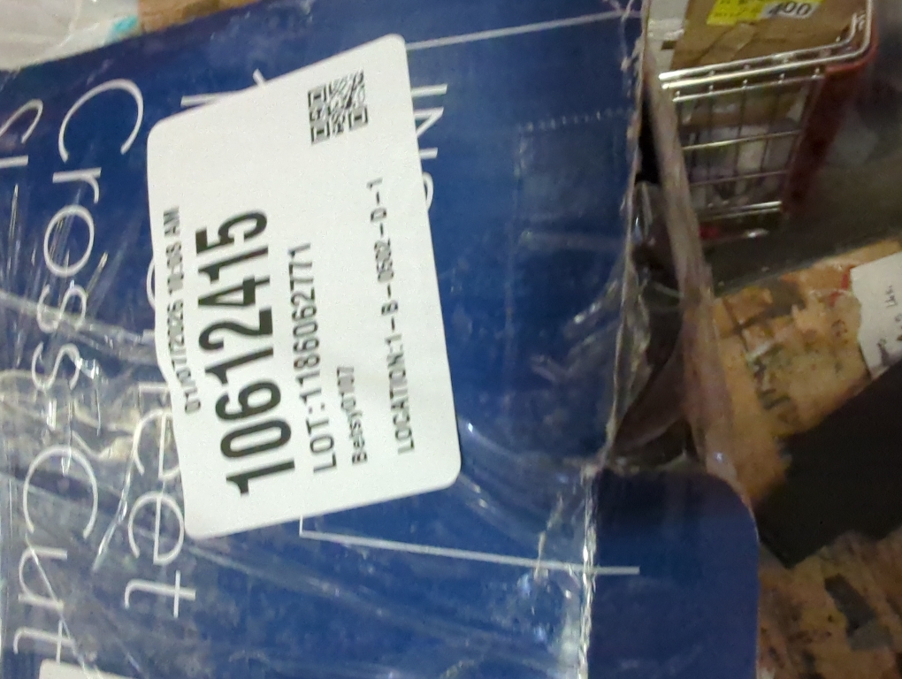 Insignia™ - 10-Sheet Crosscut Paper/CD Shredder - Black