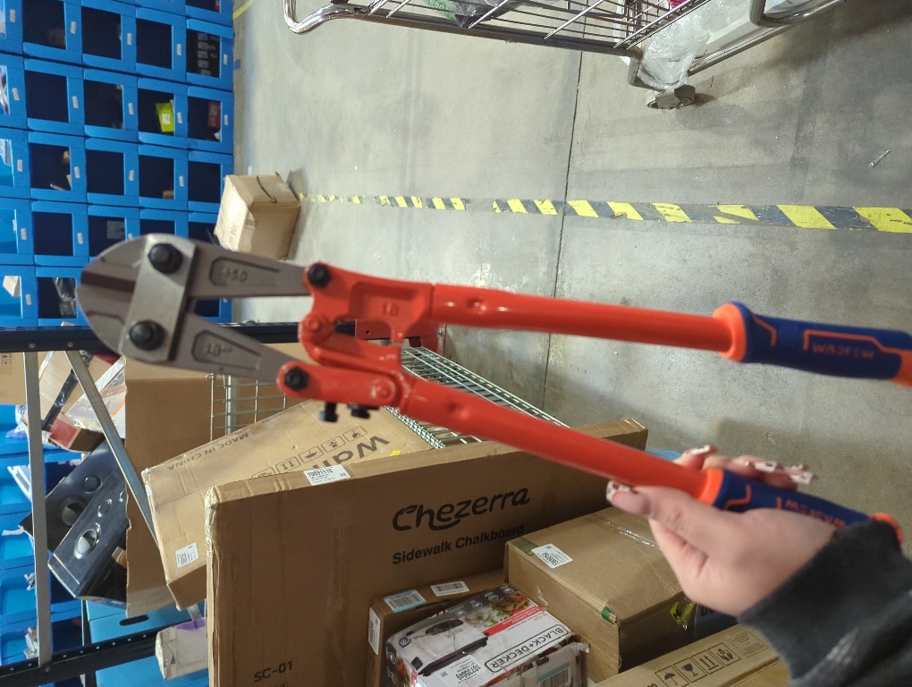 Edward Tools Bolt Cutter 18” - Heavy Duty Forged T8 Steel Blade Cuts Steel Wire, Chain Link Fence, Metal Rods, Screws, Locks, Small padlocks Cutters Ergonomic Rubber Grip Handle