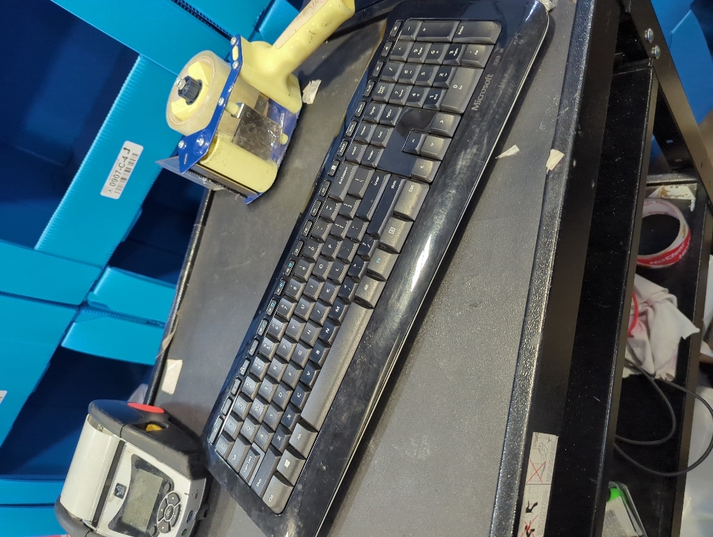 Microsoft Wireless Desktop. Wireless Keyboard and Mouse Combo. Snap-in USB Transciever.