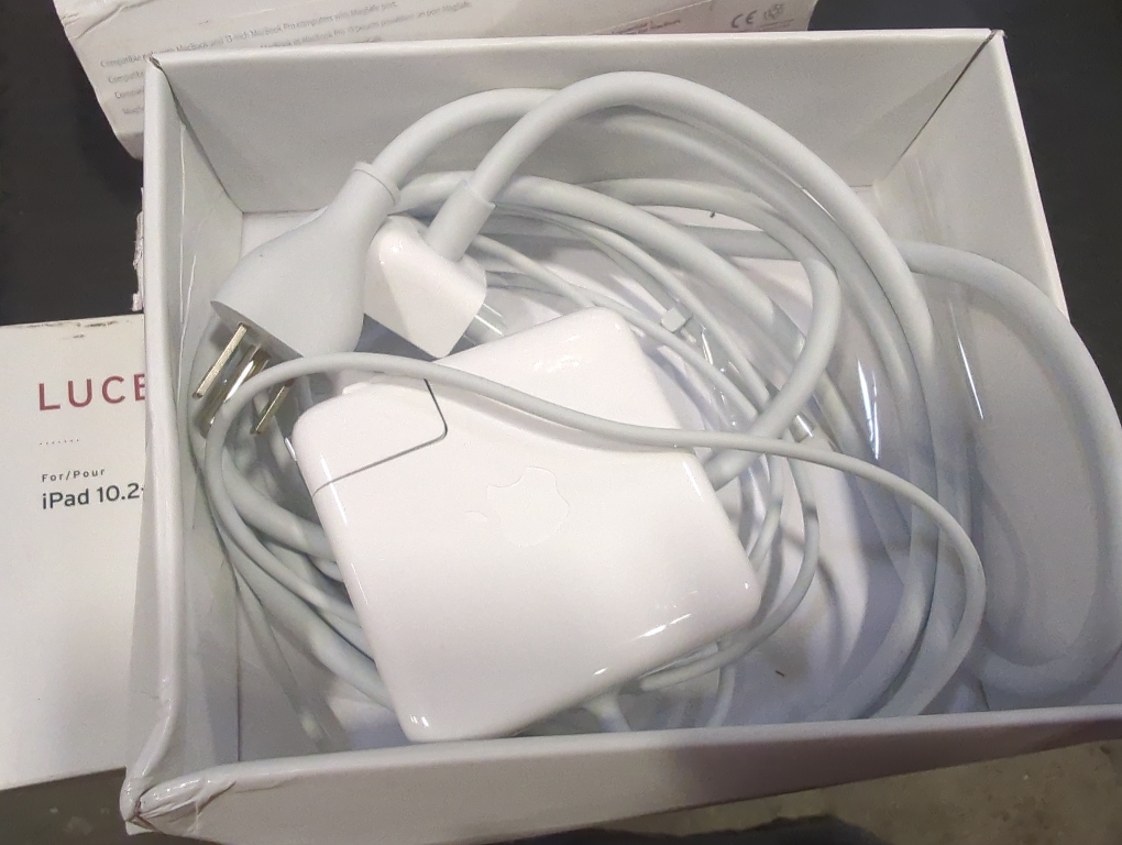 Apple 60W MagSafe Power Adapter (for previous generation 13.3-inch MacBook and 13-inch MacBook Pro)