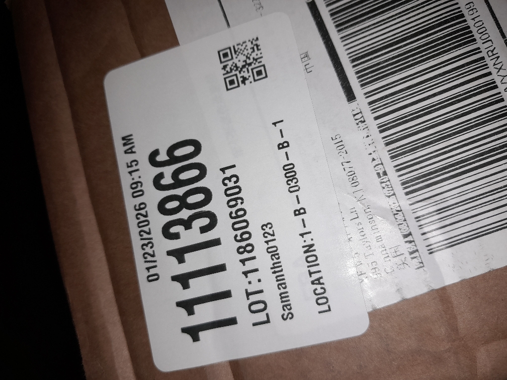 GlyinnHe 5FT Green Half Artificial Christmas Tree，Xmas Fake Half Pine Tree with Foldable Metal Stand Fully Easy Assembly Hinged Artificial Tree for Home Decoration, Party, Office