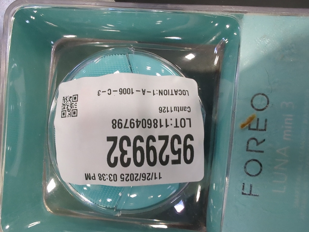 FOREO LUNA mini 3 Ultra-hygienic Facial Cleansing Brush - All Skin Types - Face Massager for Clean & Healthy Face Care - Extra Absorption of Facial Skin Care Products - Waterproof - Mint