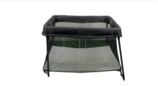BabyBjorn Travel Crib Light Bundle with Fitted Sheet, Black
