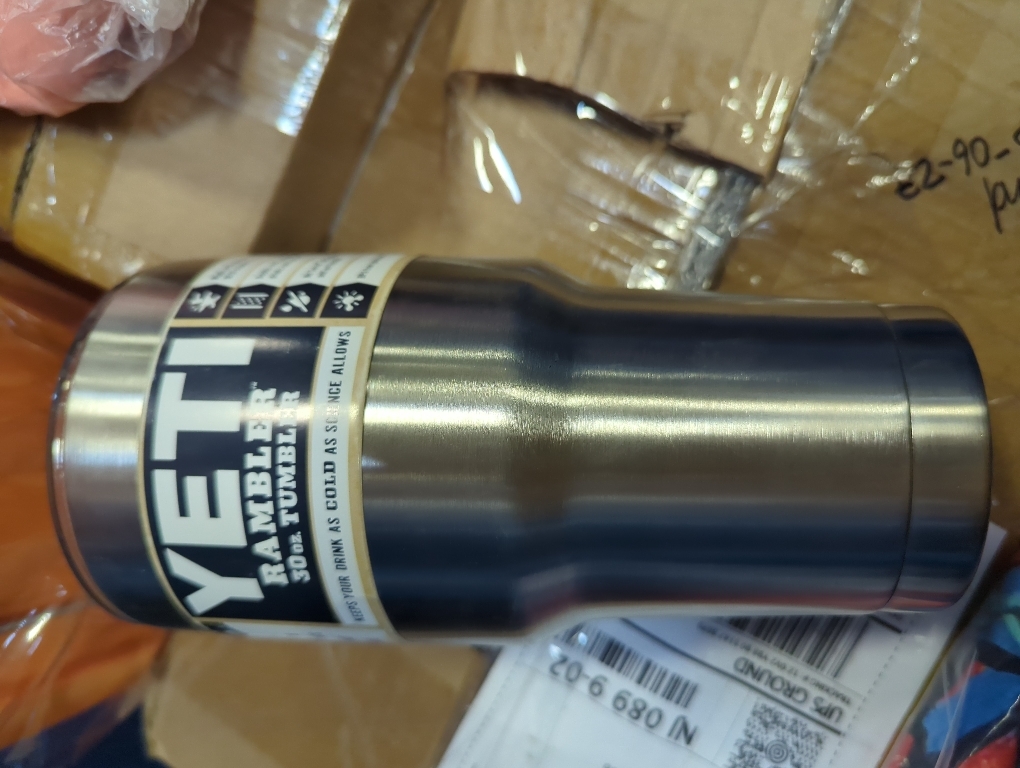 YETI Rambler Vacuum Insulated Tumbler with Lid