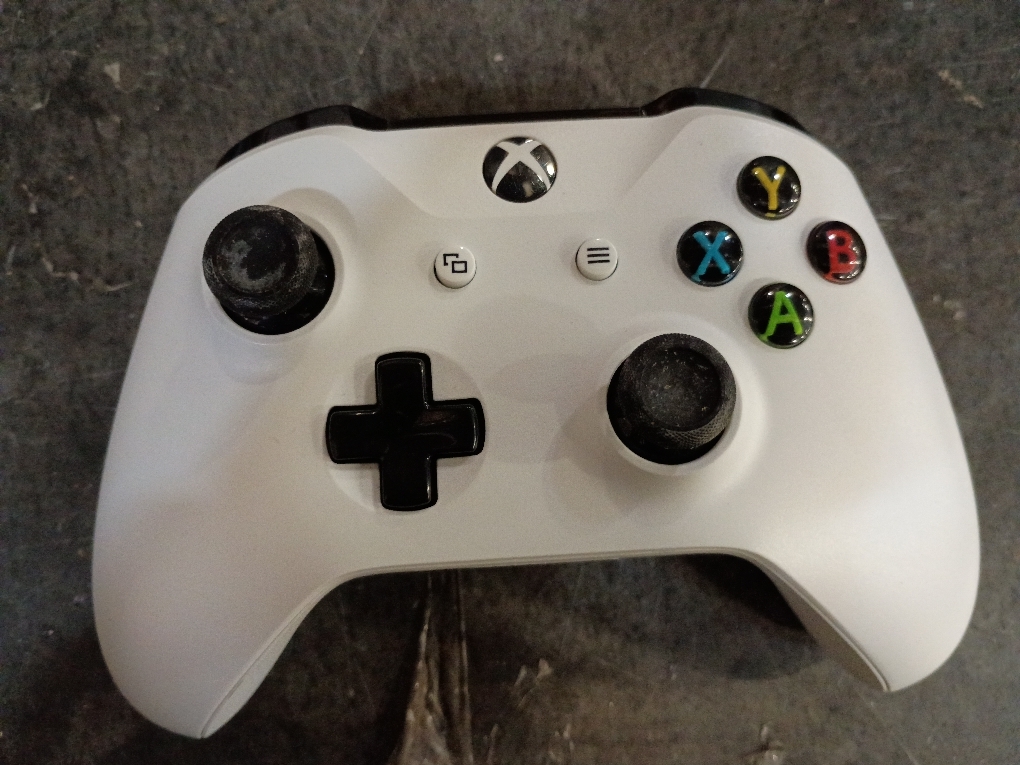 Microsoft Xbox One Wireless Video Gaming Controller, White (Renewed)