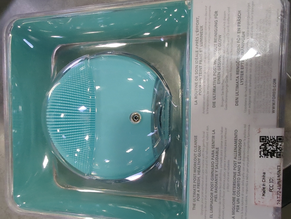 FOREO LUNA mini 3 Ultra-hygienic Facial Cleansing Brush - All Skin Types - Face Massager for Clean & Healthy Face Care - Extra Absorption of Facial Skin Care Products - Waterproof - Mint