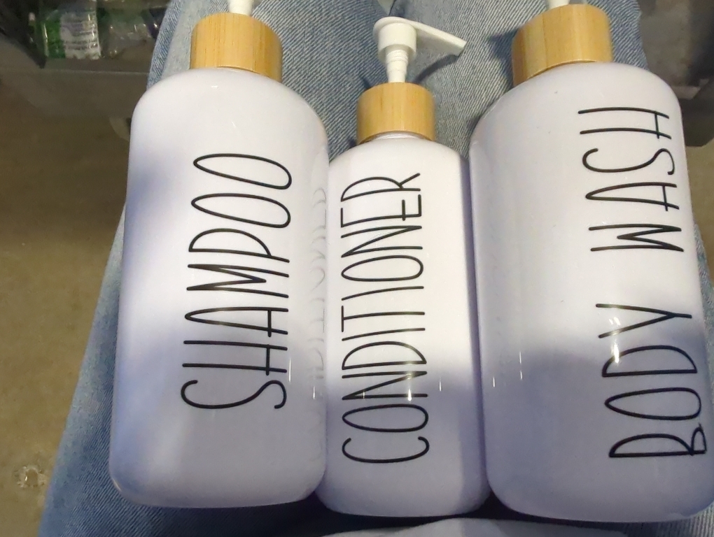 MOMEEMO White Shampoo and Conditioner Dispenser Set