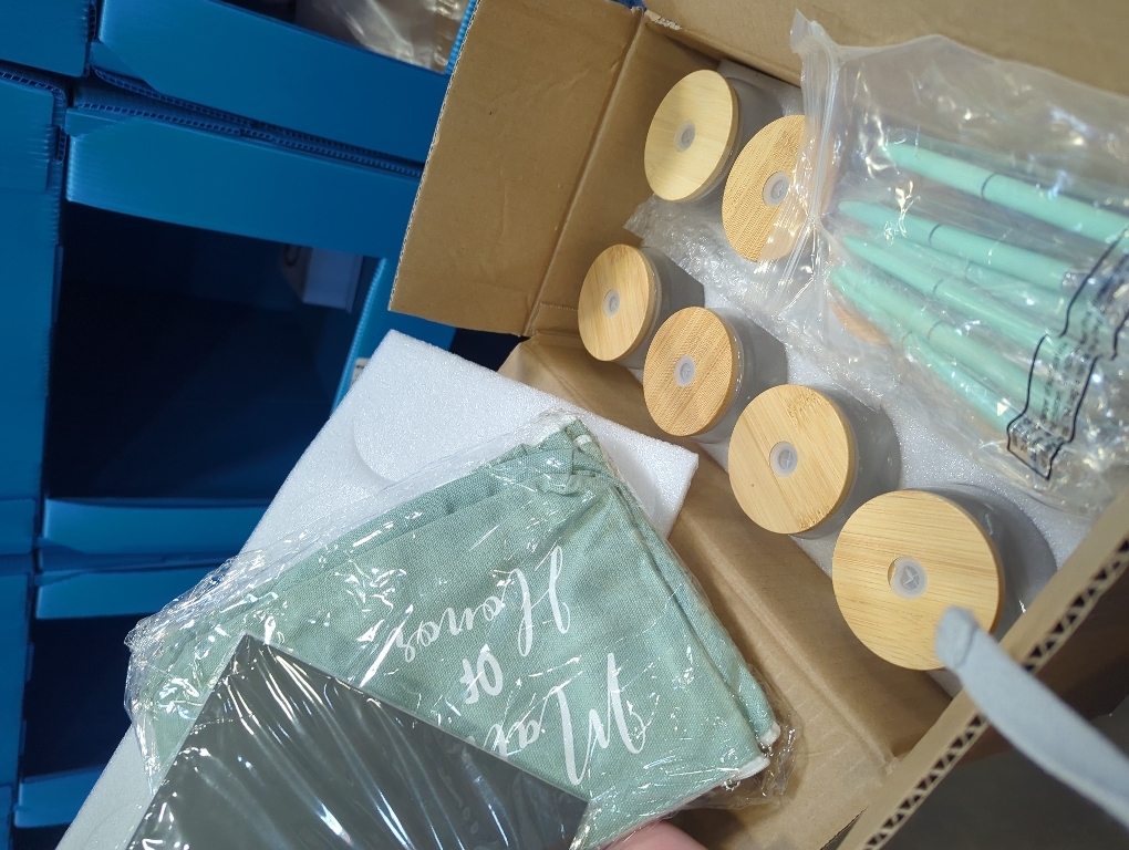 Irenare 48 Pcs 8 Set Bridesmaid Proposal Gifts Maid of Honor Gifts16oz Glass Cups Cosmetic Makeup Bags Invited Cards Scrunchies Hair Knotted Bracelets Diamond Pens(Classic Style,Green)