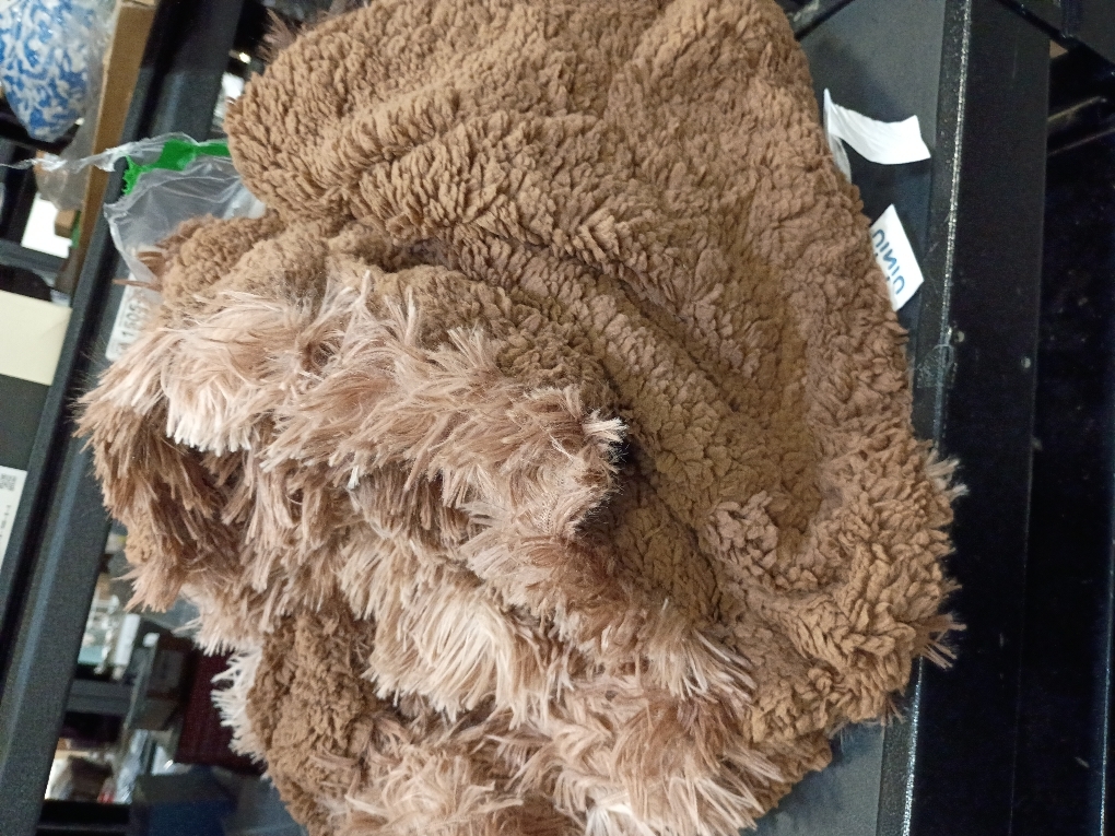 Super Soft Fluffy Fuzzy Faux Fur Sherpa Fleece Blanket Twin Size, Plush Thick Warm Blanket for Bed Couch, College Dorm Essentials Gifts for Girls Boys, Room Decor for Winter, 60 x 80