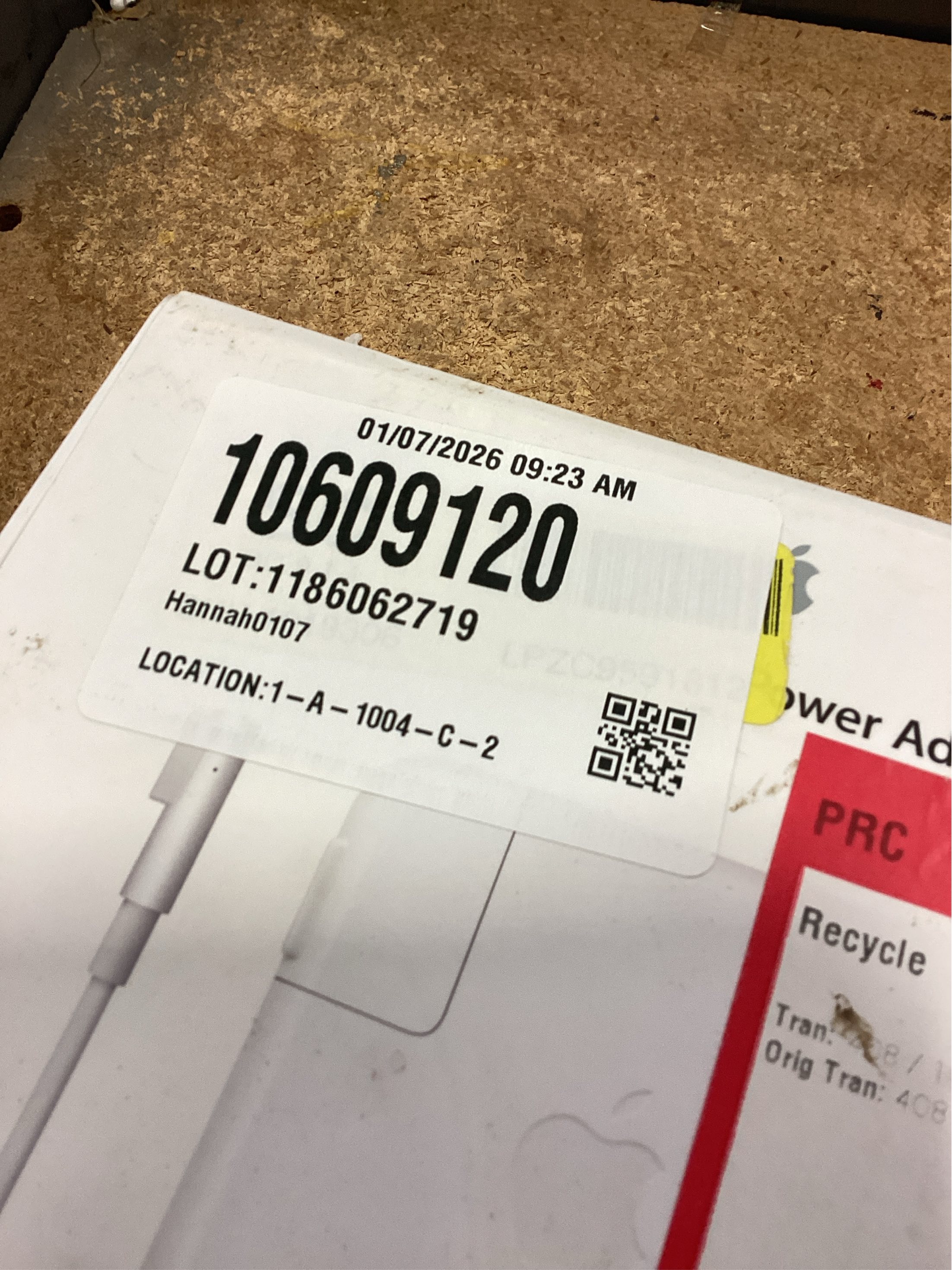 Apple 60W MagSafe Power Adapter (for previous generation 13.3-inch MacBook and 13-inch MacBook Pro)