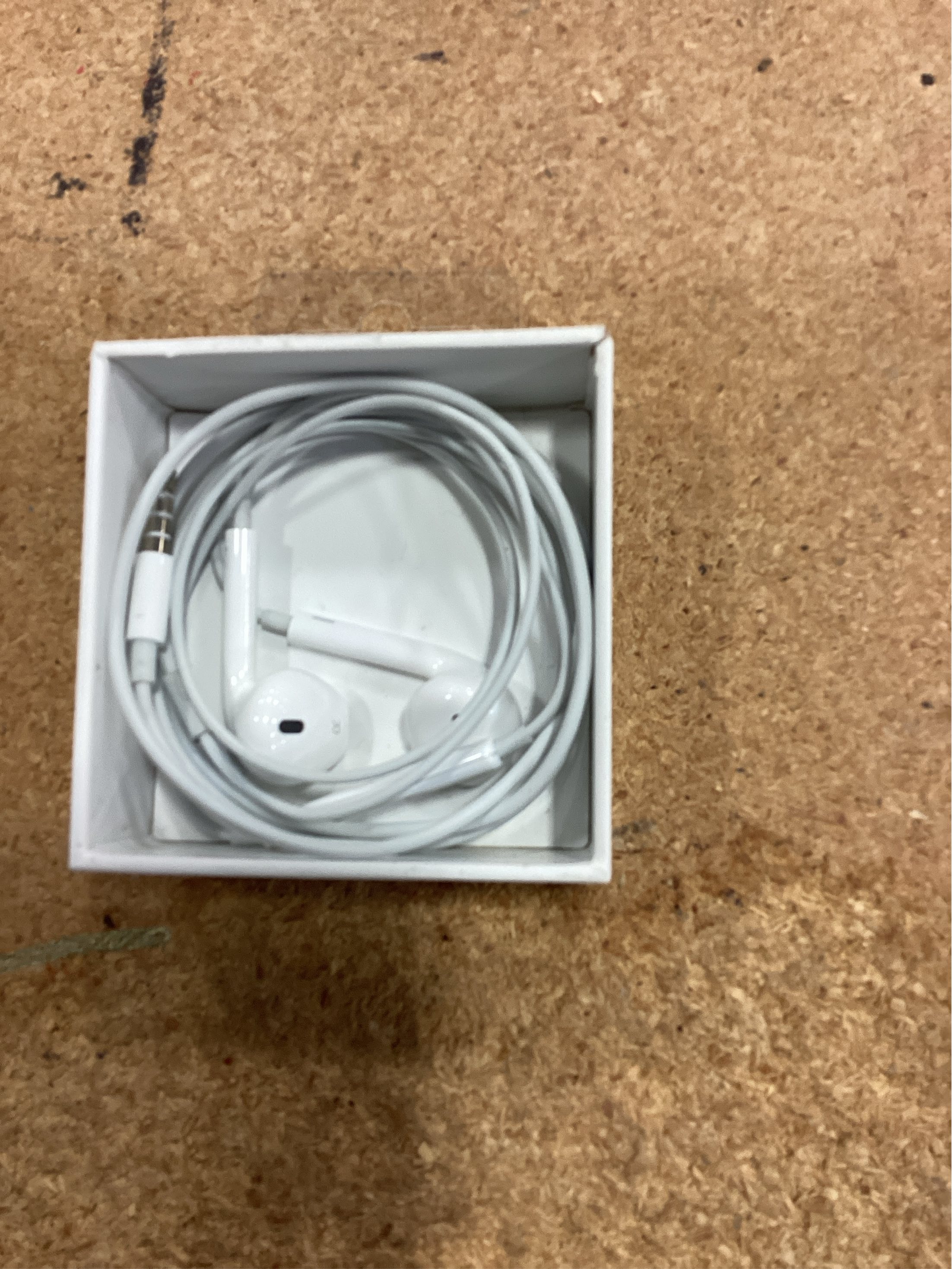 Apple EarPods Headphones with 3.5mm Plug, Wired Ear Buds with Built-in Remote to Control Music, Phone Calls, and Volume